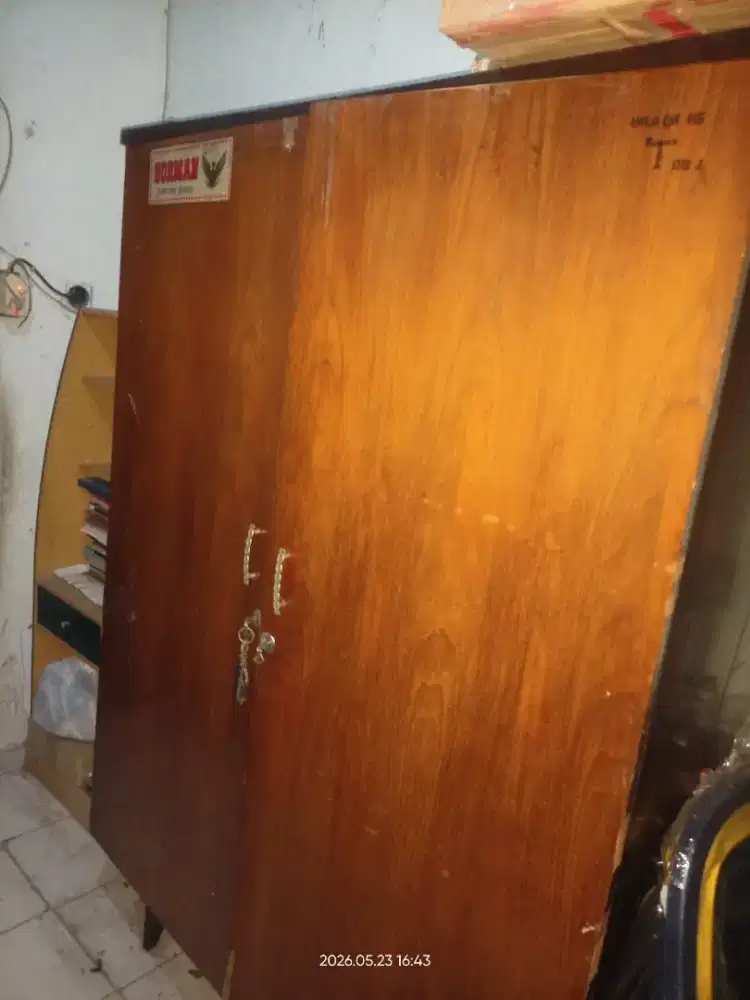 Lemari pakaian Kayu jati