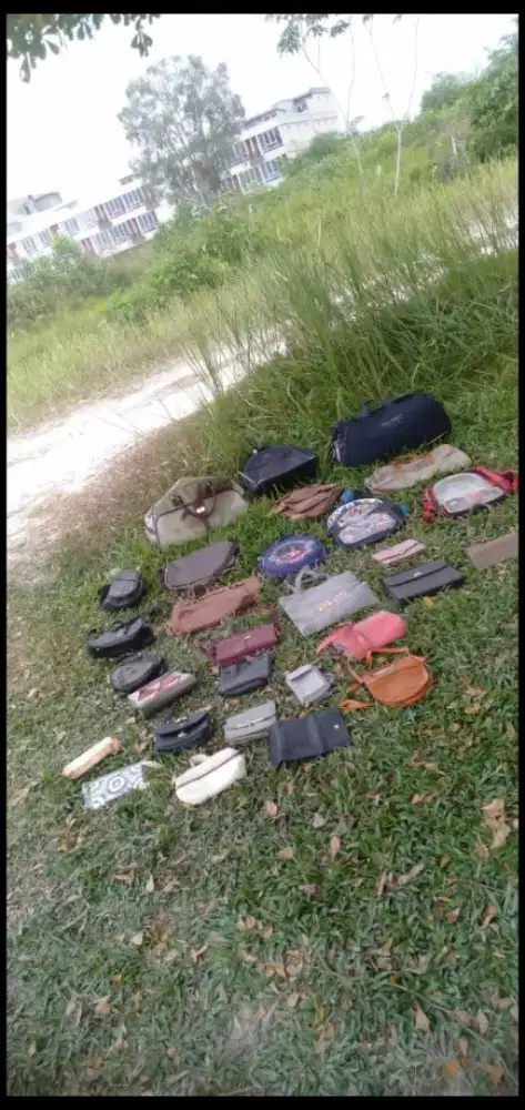 Di jual aja semua barang tas jinjing tas sandang pungung ,koper dll