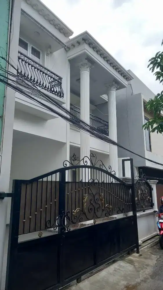 RUMAH  KEBAGUSAN JAKSEL