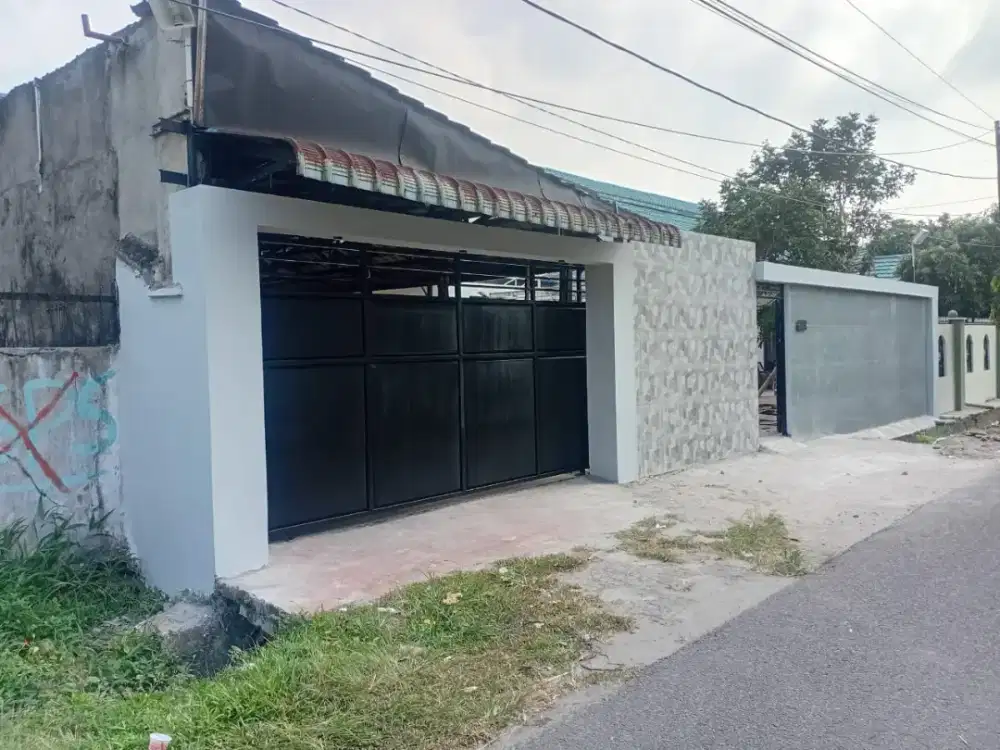 DI JUAL RUMAH DENGAN HALAMAN LUAS DAN BANGUNAN BARU