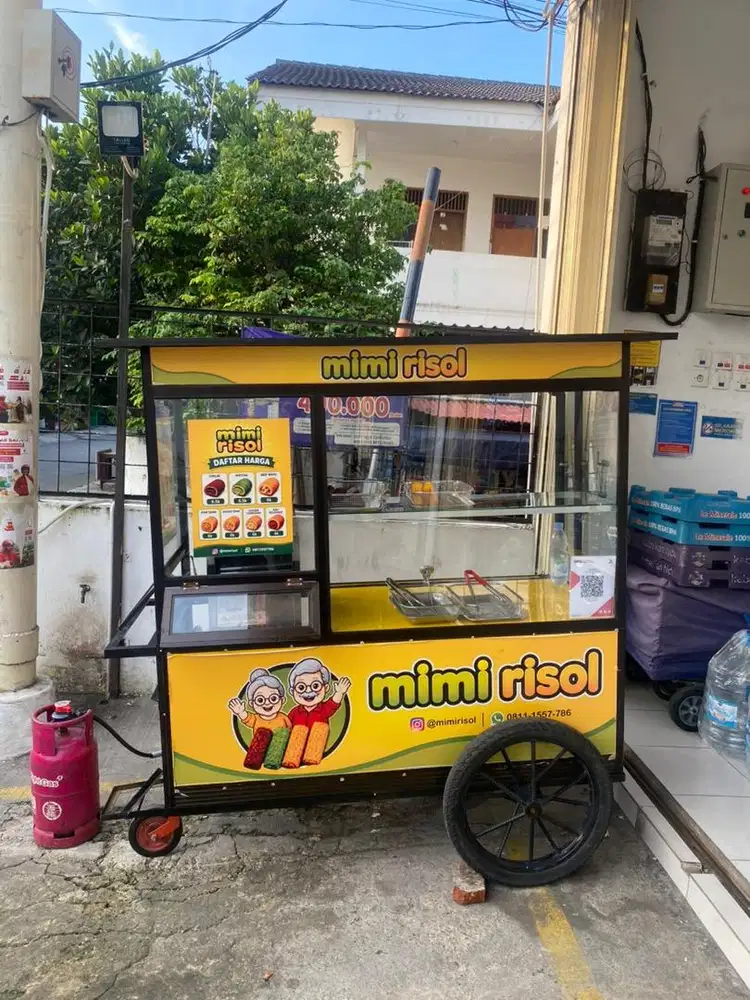 Dibutuhkan karyawan jaga stand & produksi risol