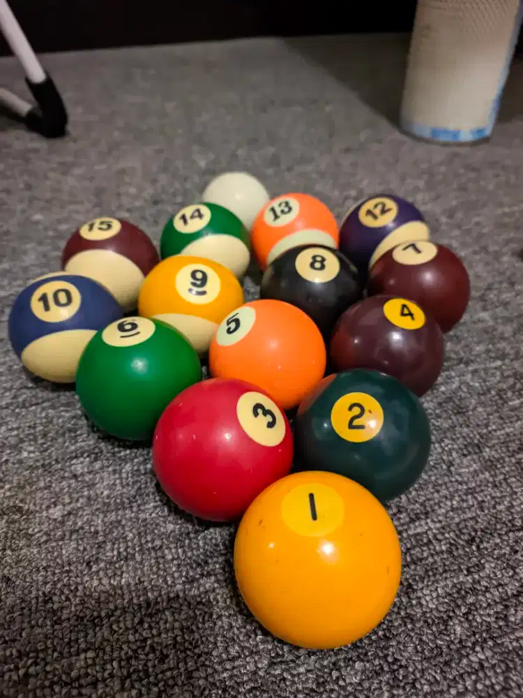 Bola billiard minus 1 bola