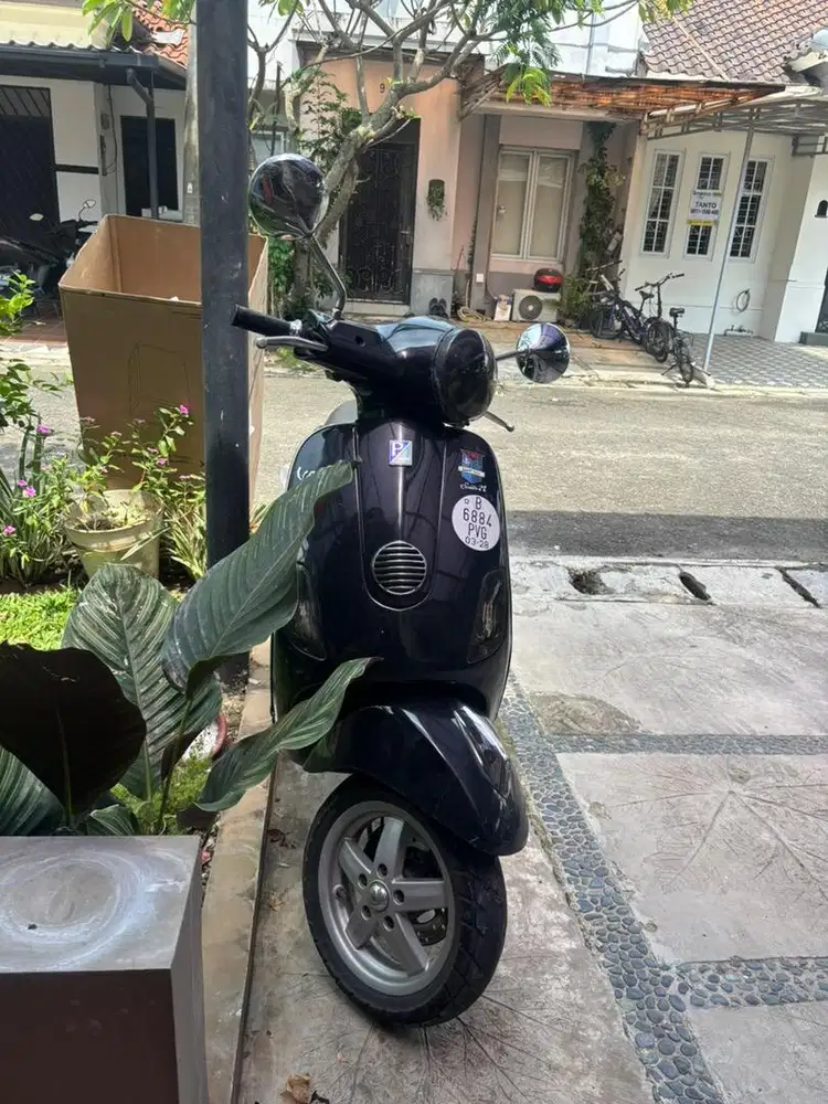 Jual Vespa Matic 2V LX 150