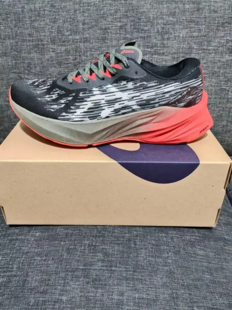 Sepatu running Assics original