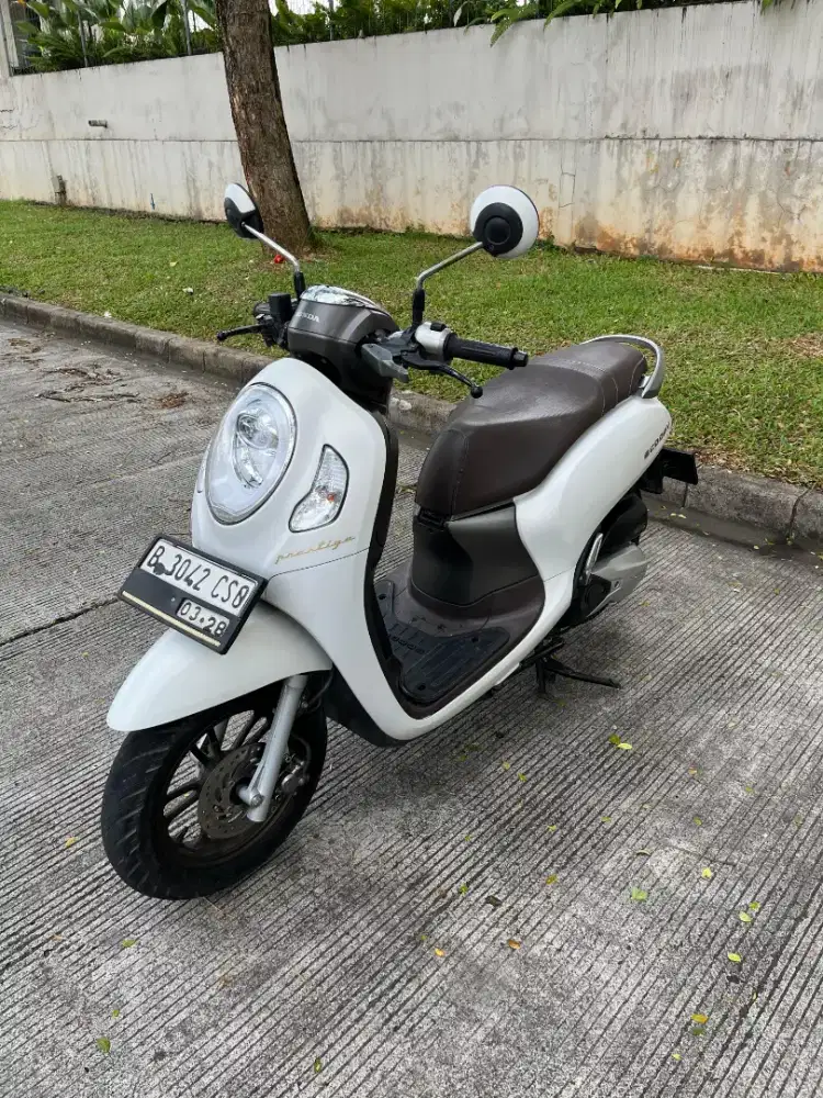 Scoopy Prestige Keyles Putih Doff
