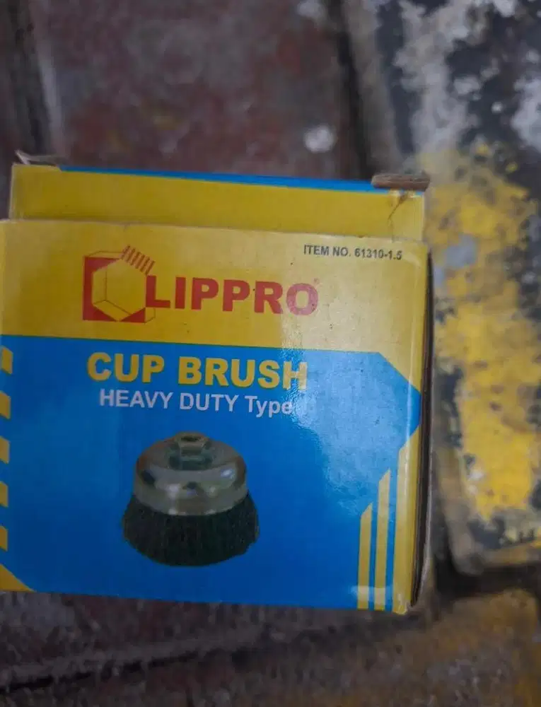Cup brush lippro
