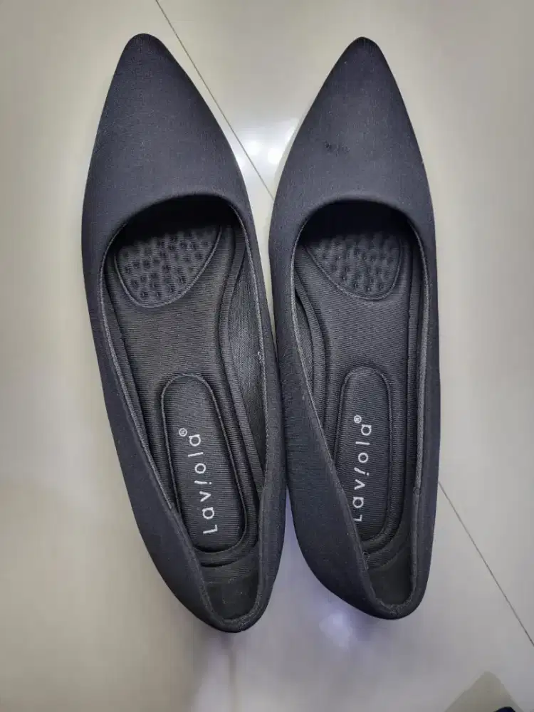 Sepatu pantofel hitam (Laviola)
