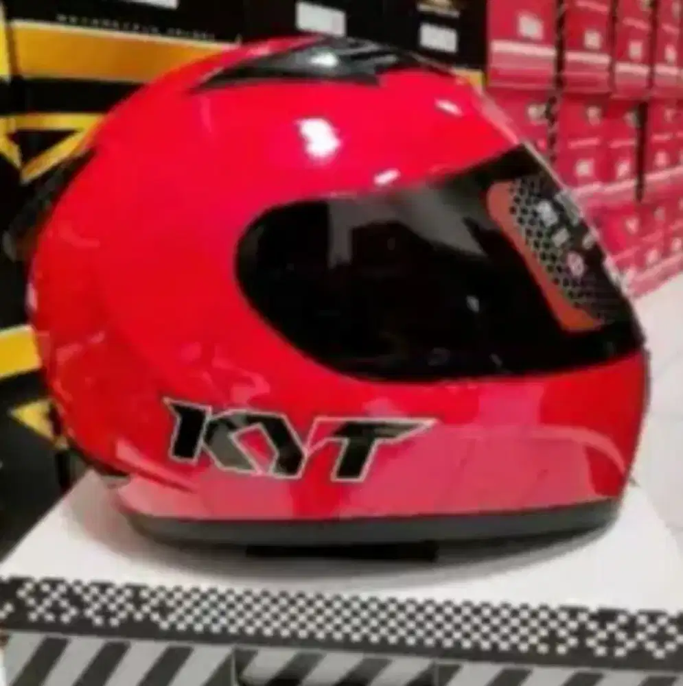 Helm KYT R10 Red