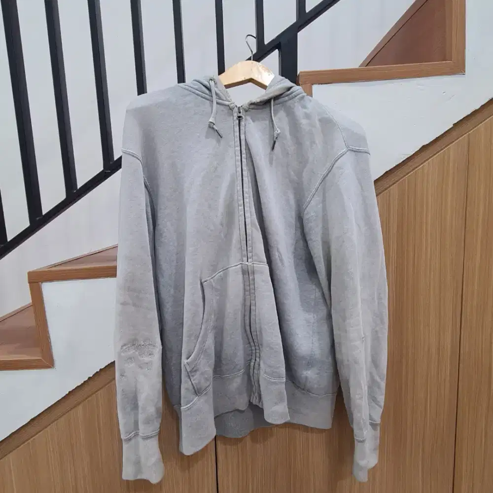 Zip hoodie merk Uniqlo original size L kondisi 90%
