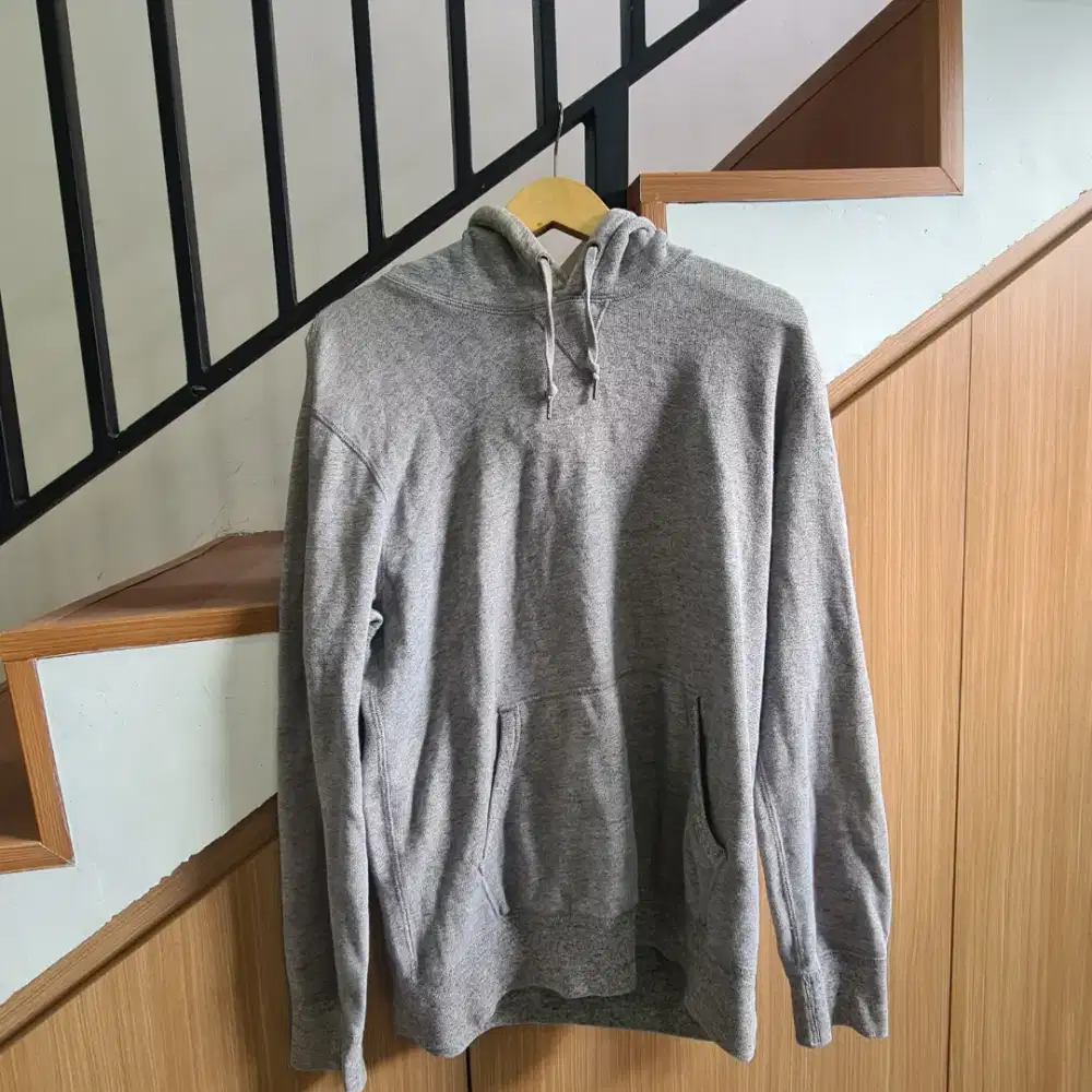 Hoodie merk Uniqlo size L kondisi like new no minus