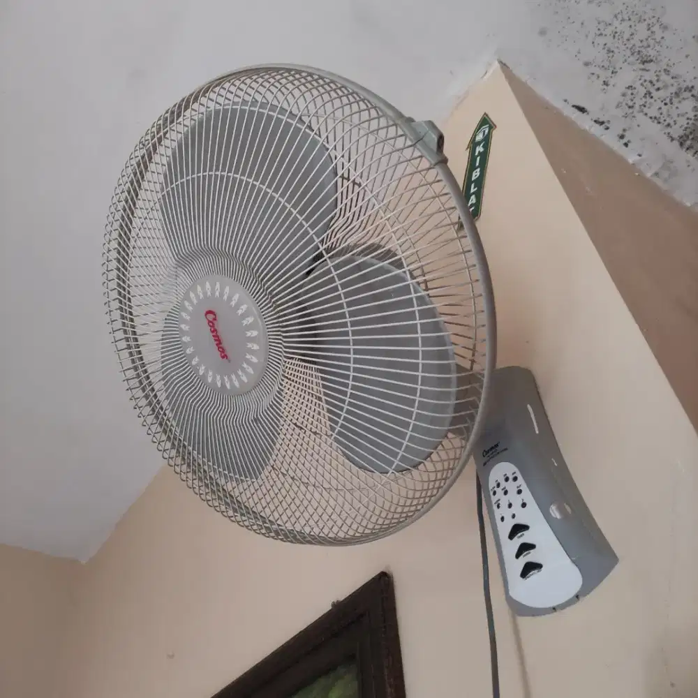 PL Kipas Angin Cosmos Wall Fan 16in Grey Putih
