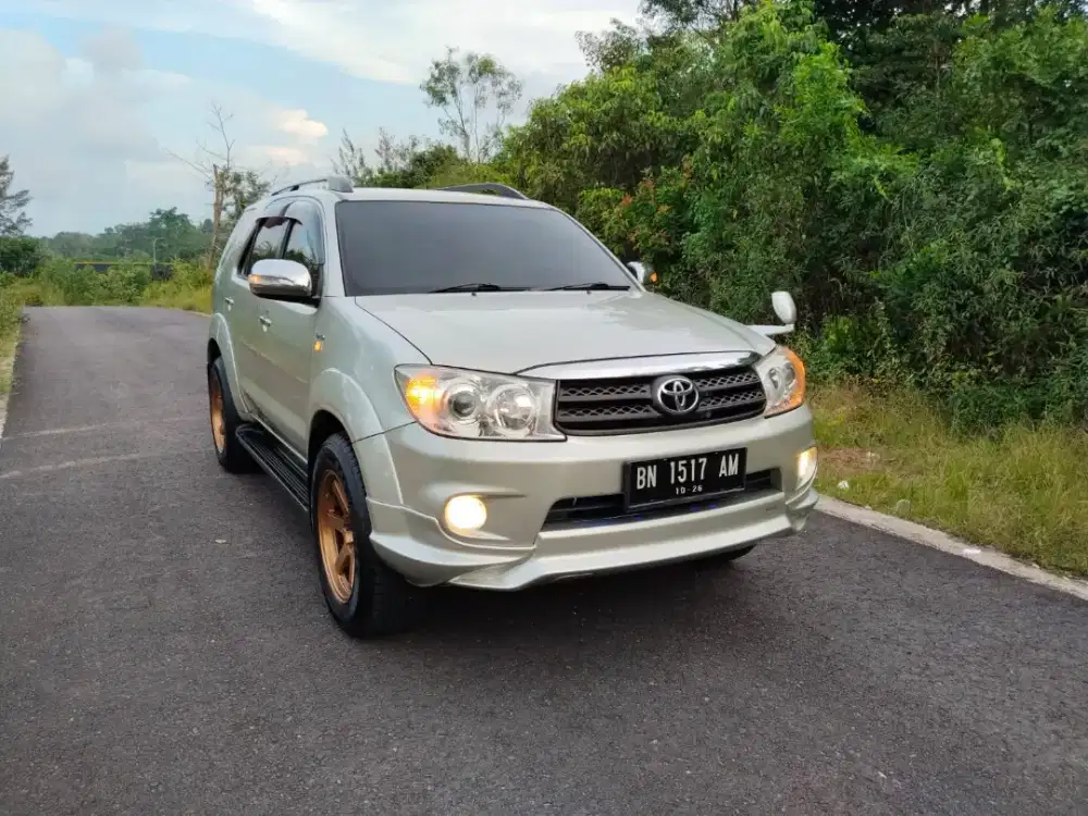 Fortuner G diesel automatic 2.5cc 2011 silver