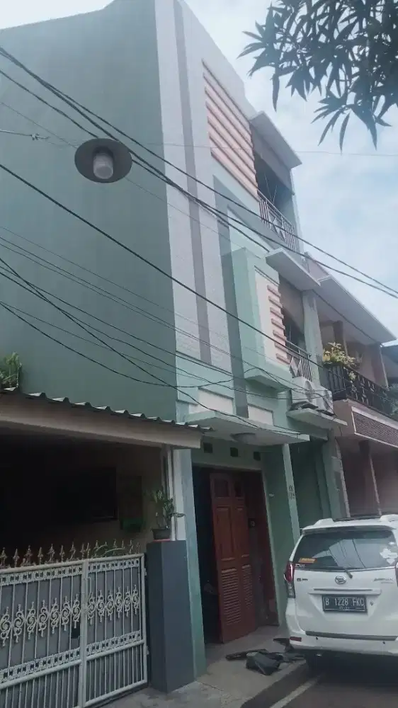 DI JUAL RUMAH TINGKAT 3,5 LANTAI
