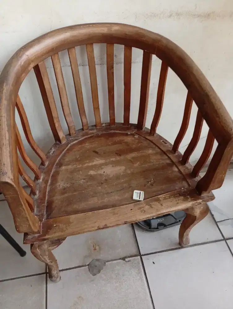 Dipan jati tua, meja rias 1 set,free meja tamu , bangku 1 .