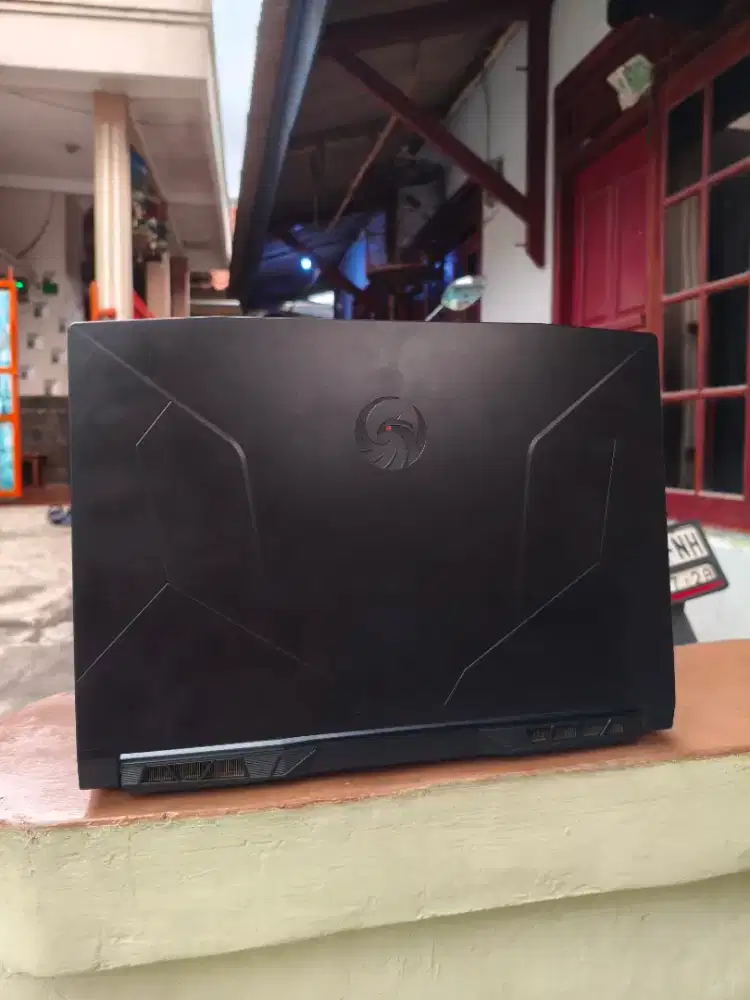 MSI Bravo 15 B5DD AMD RYZEN 7 MULUS!!!
