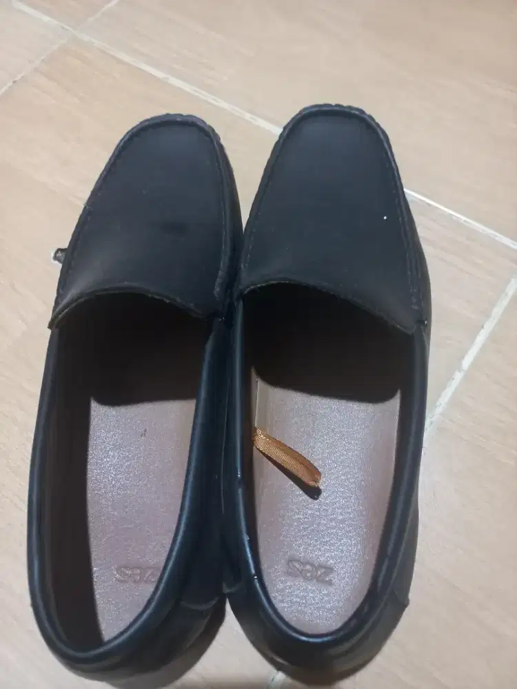 Sepatu merk  zes