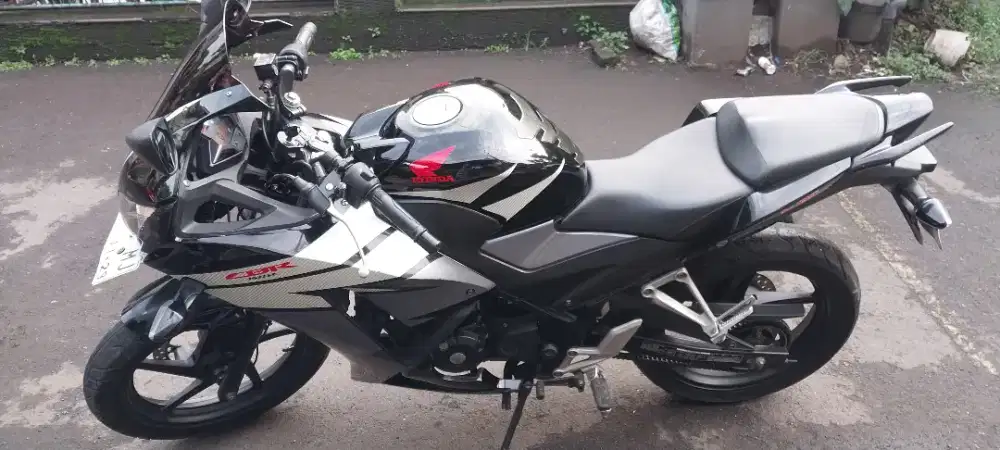 Cbr 150r Km 17 rb sangat baik