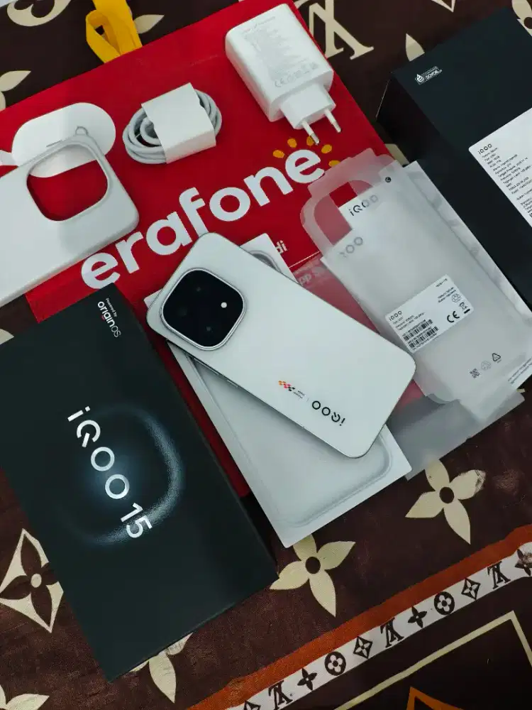 IQOO 15 Legend White Putih Ram 16 GB Internal 512GB Fullset Mulus