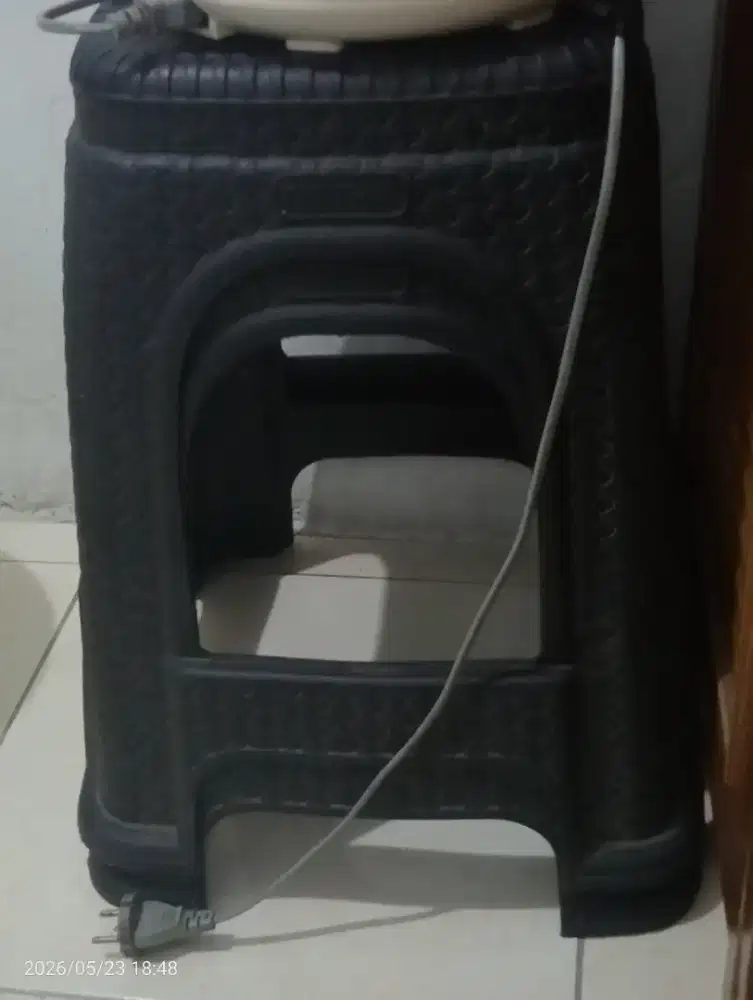 Kursi plastik tabita
