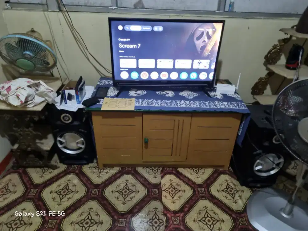TV LED SMART TV SHARP DAN SPEAKER POLYTRON MURAH