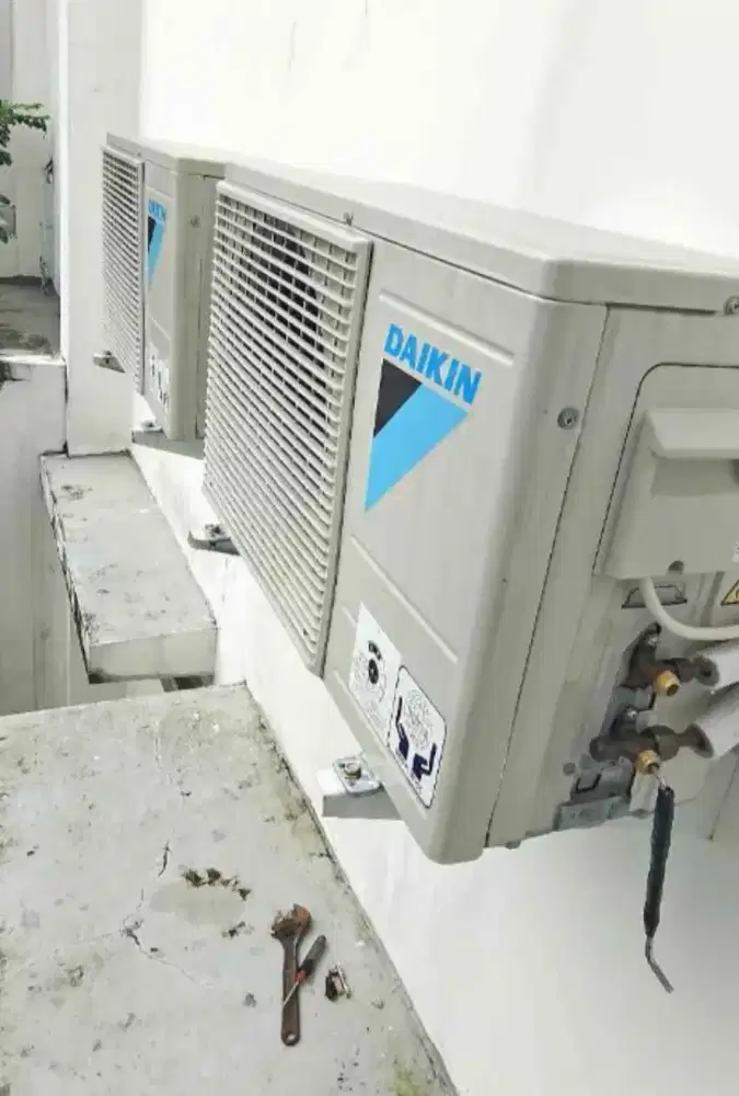Service AC bongkar pasang AC, cuci AC tambahan/isi ulang freon dll