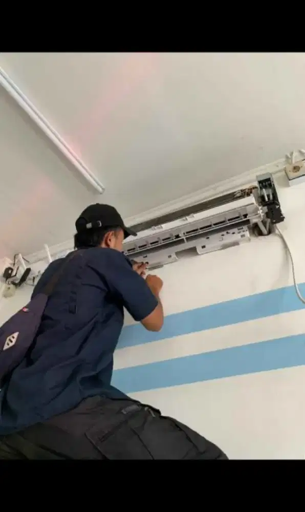 Service AC, bongkar/pasang AC, vakum .cuci AC tambah/isi ulang freon