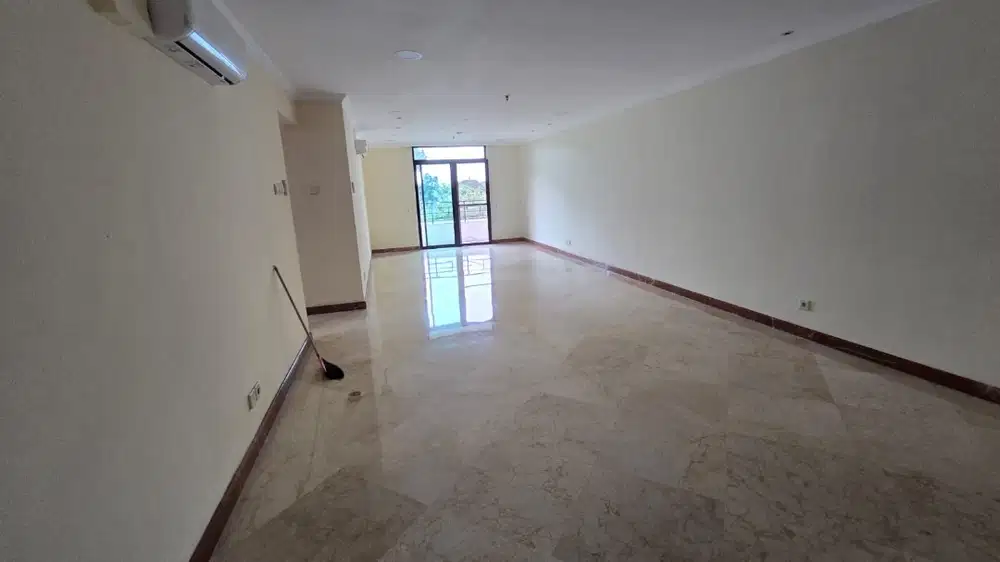 DIJUAL MURAH POL KONDOMINIUM MEWAH GRAHA FAMILY! GOLF AND LAKE VIEW!