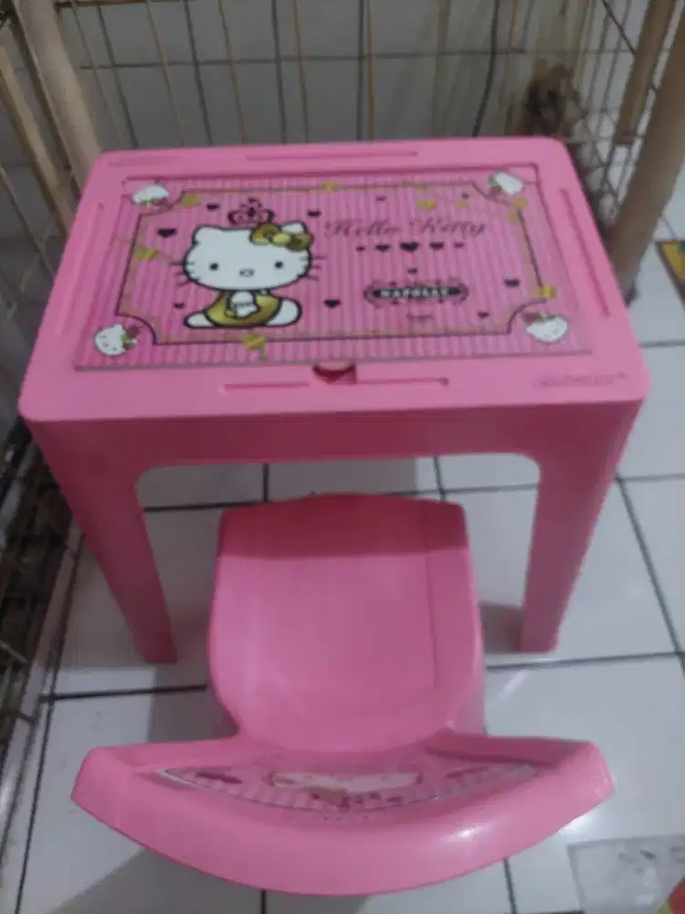 Meja belajar anak