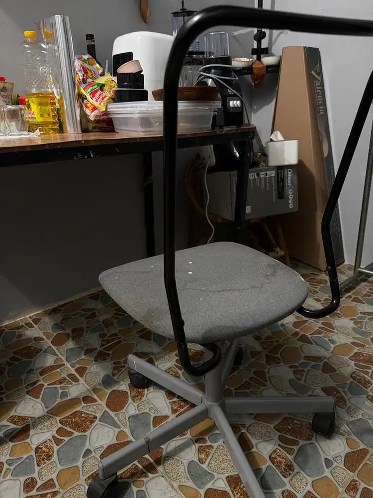 Kuris makan / kerja