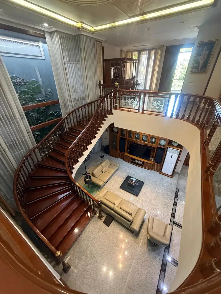 DIJUAL RUMAH MEWAH FURNISHED SIAP HUNI MARGOREJO INDAH!