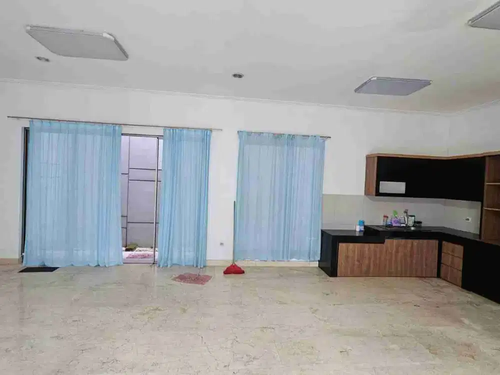PIK GOLF ISLAND, DIJUAL RUMAH BERKAH & RAPI luas 10*15m2. timur