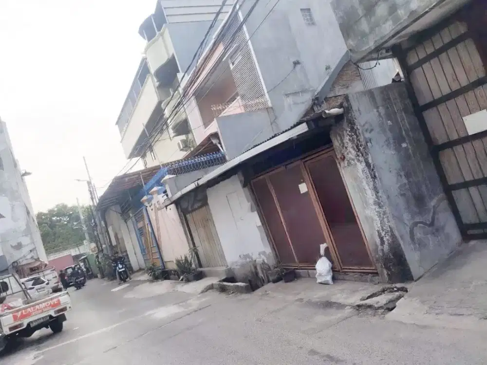 Jual Rumah Hitung Tanah Strategis di Jembatan Dua, Cocok Investasi & Bangun Baru