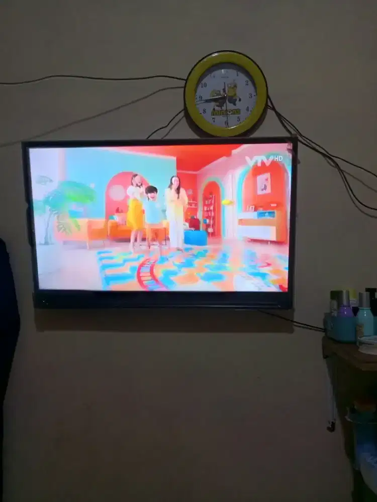 Tv LED,merk Sharp,32 inc,minus kardus aj,cek langsung msh mulus