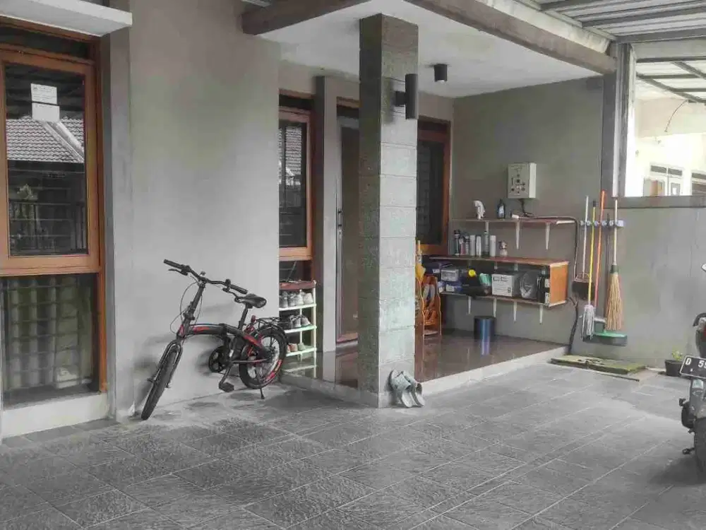 Rumah modern minimalis semi furnish siap huni Taman Holis Indah 2