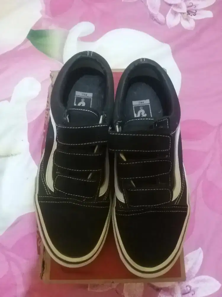 Jual sepatu ori vans velcro size 40,5.