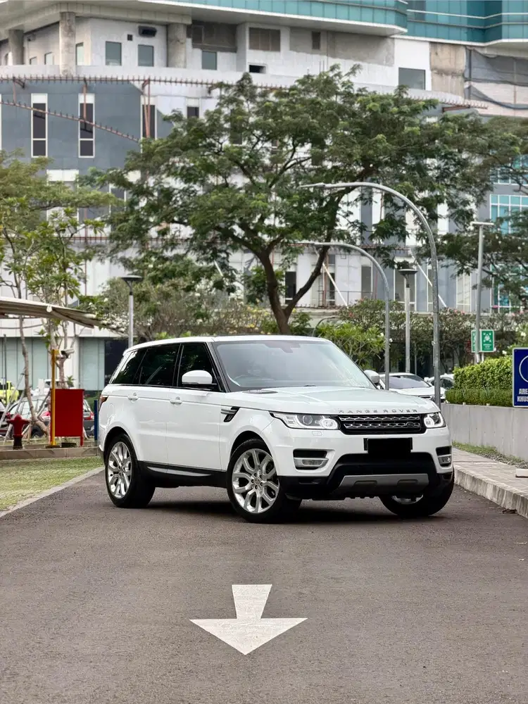 CASH RANGE ROVER SPORT 3.0 HSE 2015 Good Condition