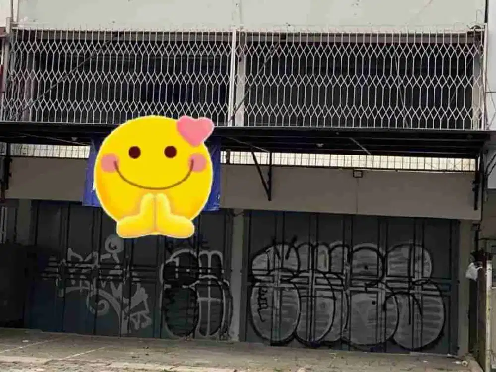 Ruko siap huni di pusat keramaian dekat tol