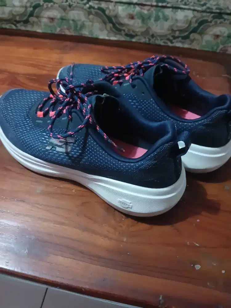 Sepatu skechers ori cewek