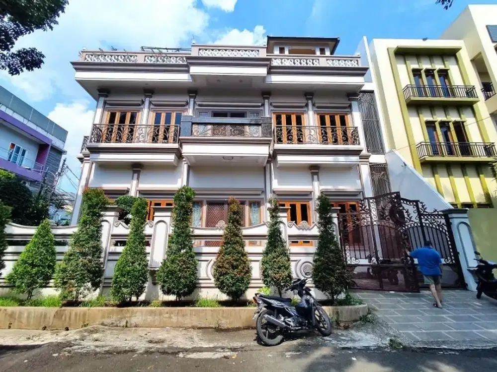Dijual Rumah Rajawali Selatan Pademangan Luas 360 M2 Strategis 3 Lantai Bagus dan Siap Huni
