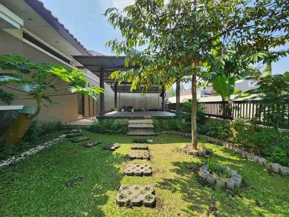 rumah cakep terawat BTD Kota Baru Parahyangan view danau