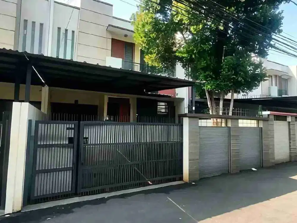 Rumah 2 lantai siap huni di kalibata Jakarta Selatan