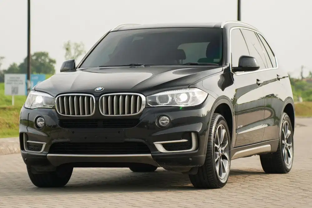 Collector's Item! BMW X5 xDrive35i xLine 2019 Black 320i x3 x1