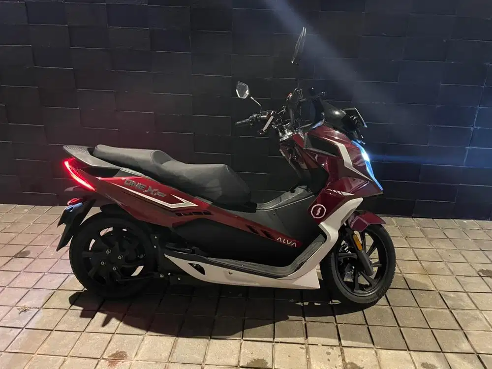 Dijual unit Alva one XP warna merah putih