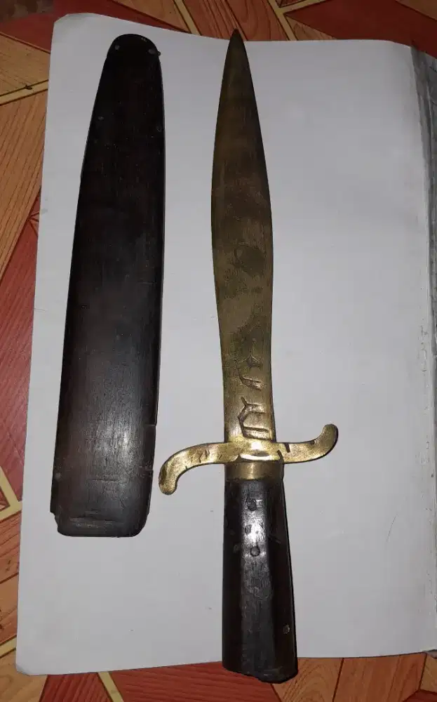 Belati Melayu / Sumatra Asli Lama – Lengkap Sarung
Bilah baja
Guard.