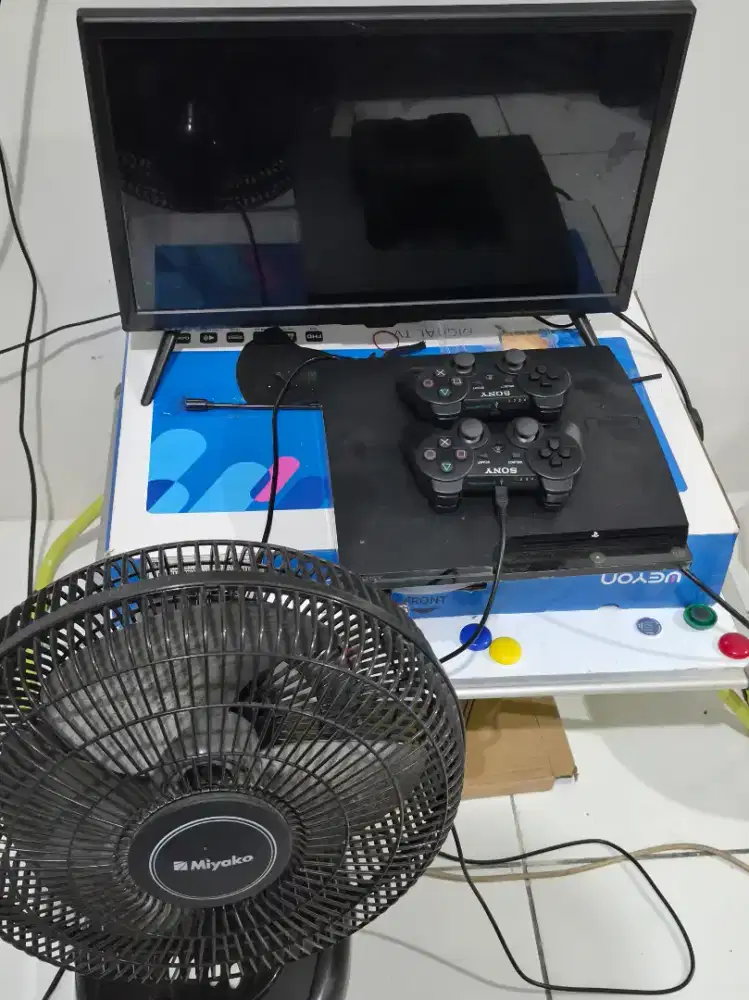 Di jual televisi 24 inci,PS3 dan stik 2,kipas angin.