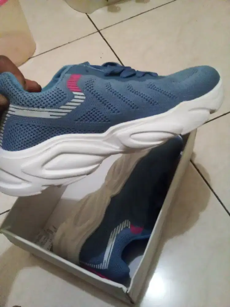 Sepatu 99% msh bagus