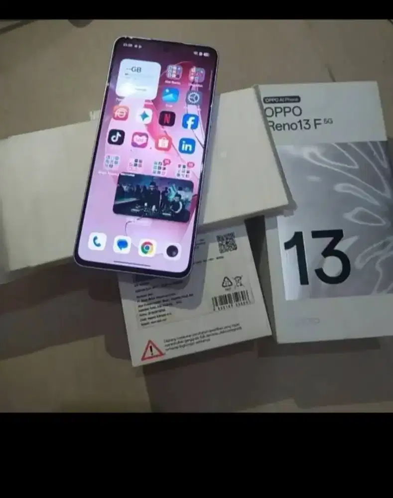 Oppo reno 13 F 5 G