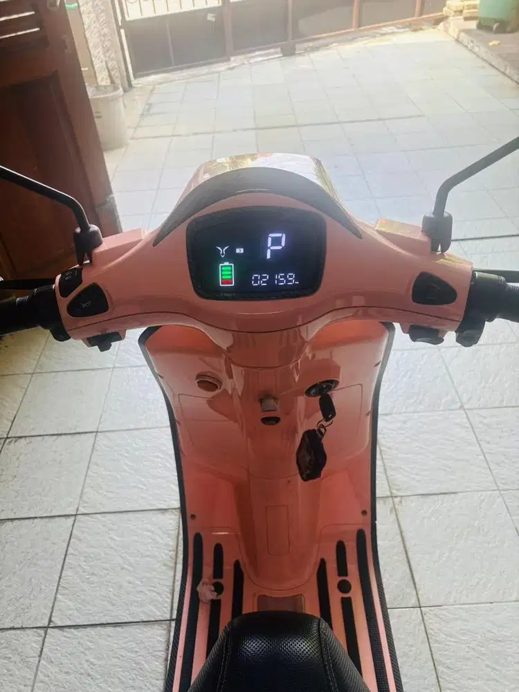 Jual motor listrik murah km 2000 mulus bagus uwinfly t3 stnk