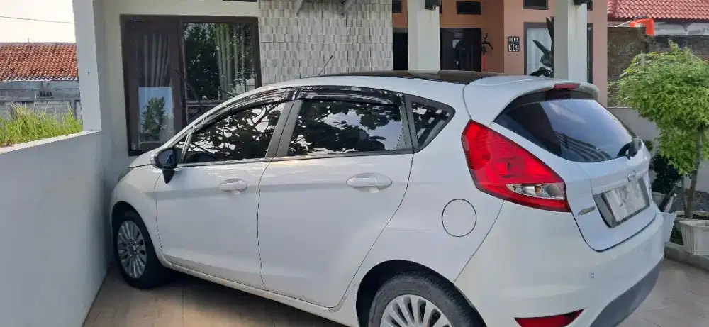 jual ford fiesta tahun 2010 pemakaian 2013