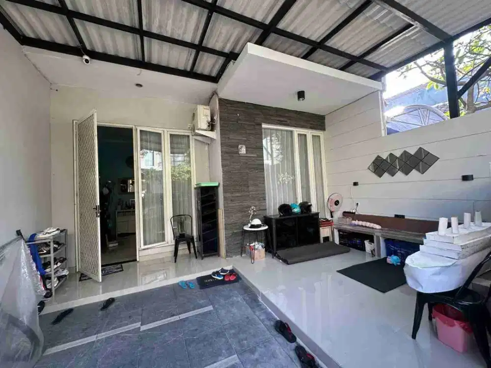 Jual cepat Rumah 2,5 lantai di perum PAKUWON CITY LAGUNA SURABAYA